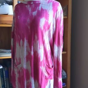 Logo top/pockets NWOT